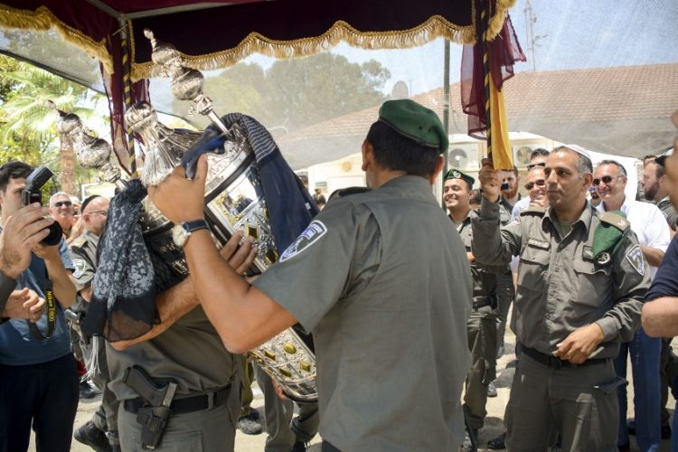 ספר תורה. צילום: דוברות משטרת ישראל