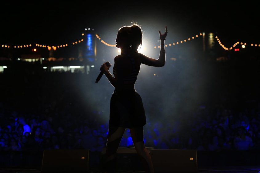 זמרת הופעה אנה זק במה פסטיבל דרום עולה 2018. צילום: אדי ישראל