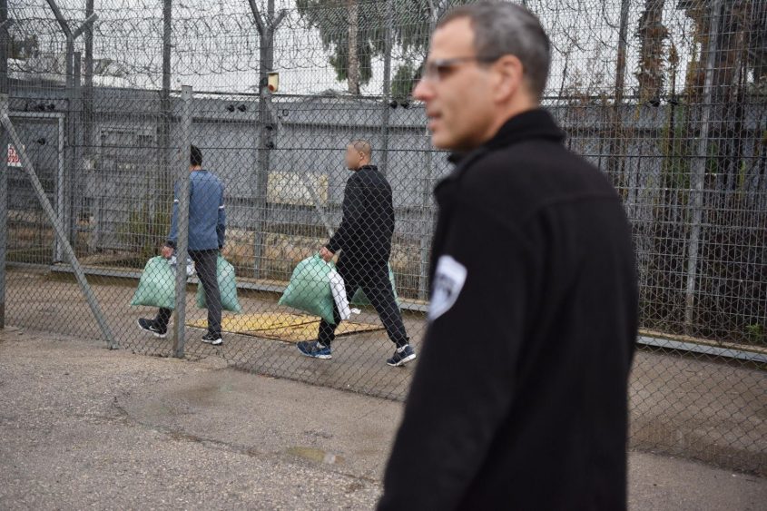 שחרור אסירים המוני מבתי הכלא בשל צפיפות. 20/12/2018. צילום: דוברות שב"ס