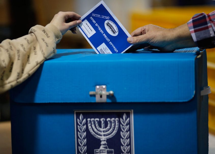 הקלפיות מחכות לכם ברחבי העיר. צילום: גיל כהן מגן