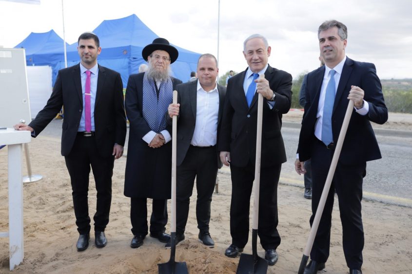 הנחת אבן פינה למפעלים. צילום: אלדד עובדיה