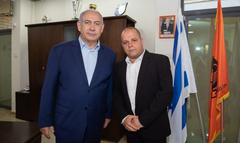 תומר גלאם ובנימין נתניהו. צילום: סיון מטודי