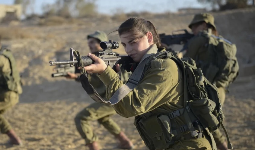 לוחמת. צילום דובר צה"ל