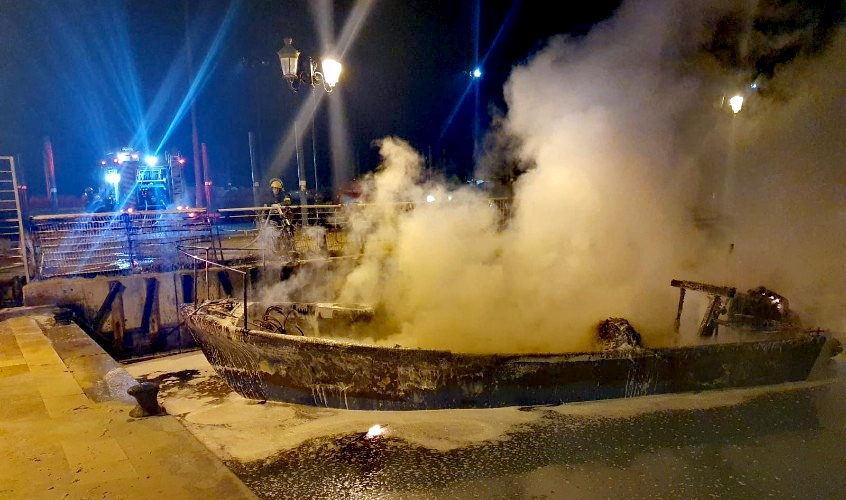 הסירה במרינה. צילום: תיעוד מבצעי כבאות והצלה לישראל