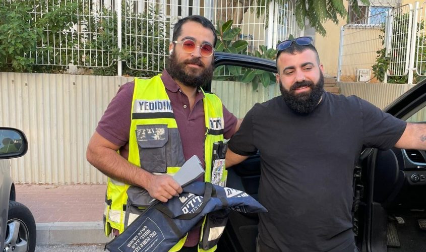 האב ומתנדב ידידים. צילום: ידידים