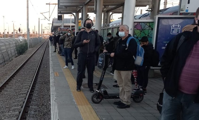 תחנת הרכבת באשקלון, הבוקר