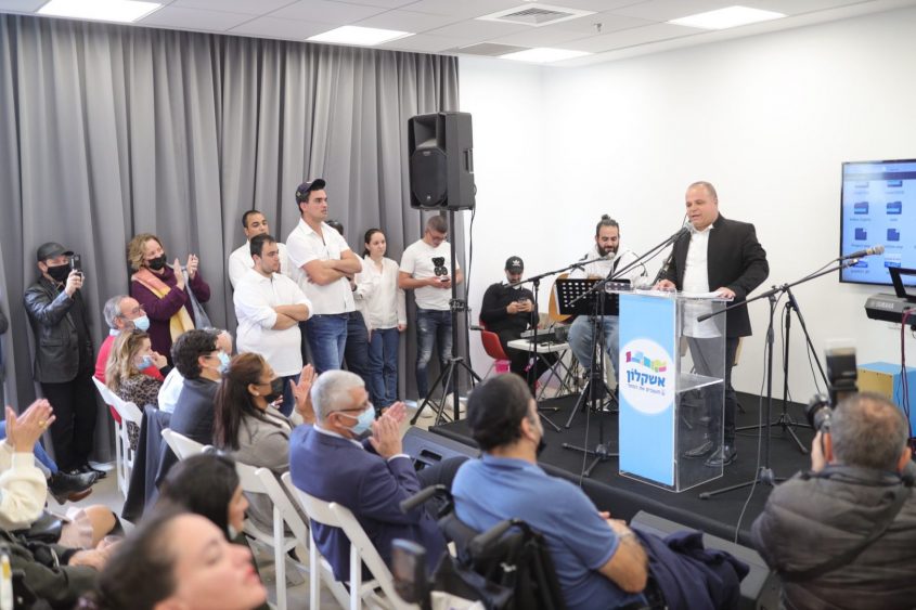 גלאם נואם בחנוכת המרכז הרב תכליתי. צילום: אלדד עובדיה