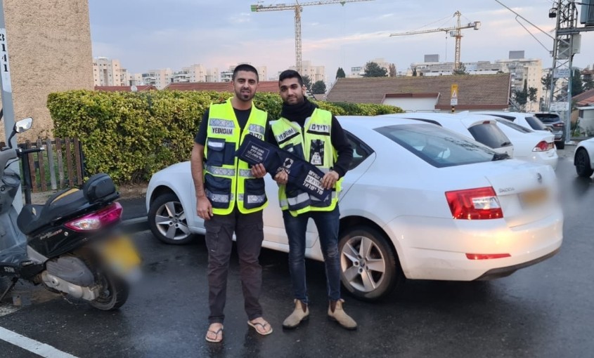 המתנדבים. צילום: דוברות ידידים