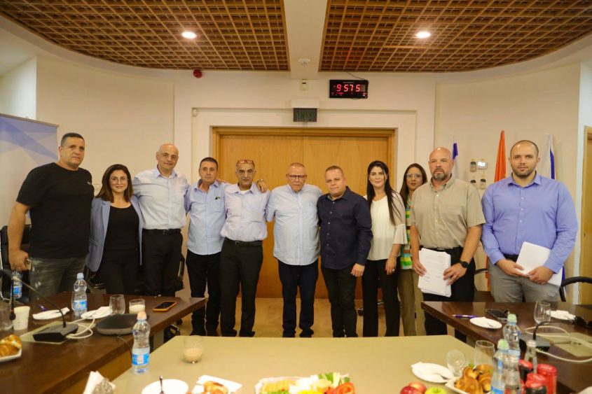 השותפים להסכם בטקס החתימה הבוקר. צילום: אלדד עובדיה