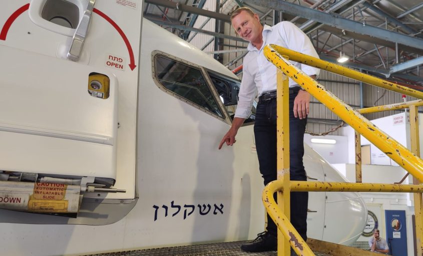 השר רזבוזוב ומטוס אשקלון