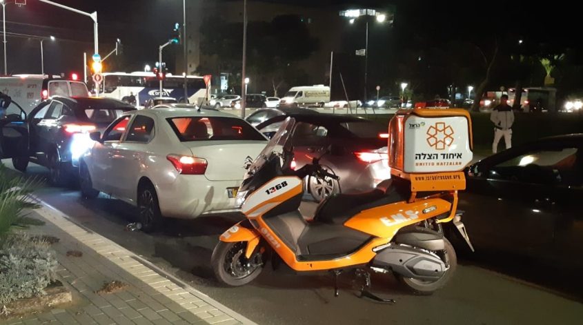 זירת התאונה ברחוב אנה פרנק. צילום: דוברות איחוד הצלה