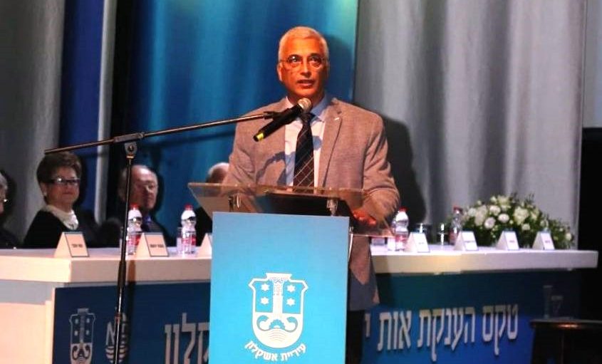 פרופ' חיים יוספי נואם ומברך את יקירי העיר, 2018. צילום: סיון מטודי