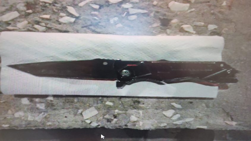 סכין שנתפסה אצל החשודים. צילום: דוברות המשטרה