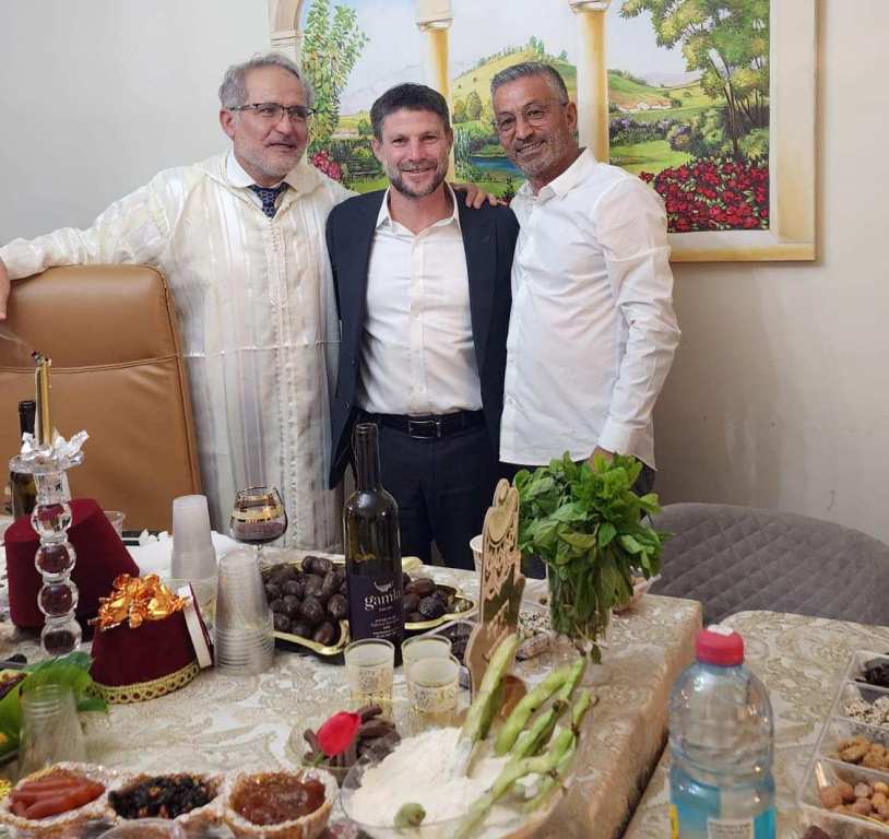 ישראל זיו עם שר האוצר בביתו של מאיר אברג'ל