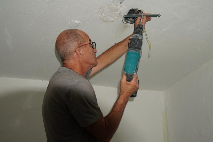 שיפוץ מקלטים באשקלון. צילום: אחי בנאי