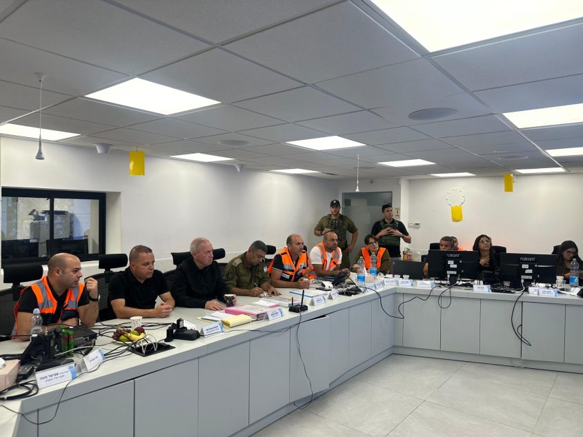 השר גלנט בחמ"ל. צילום: דוברות עיריית אשקלון