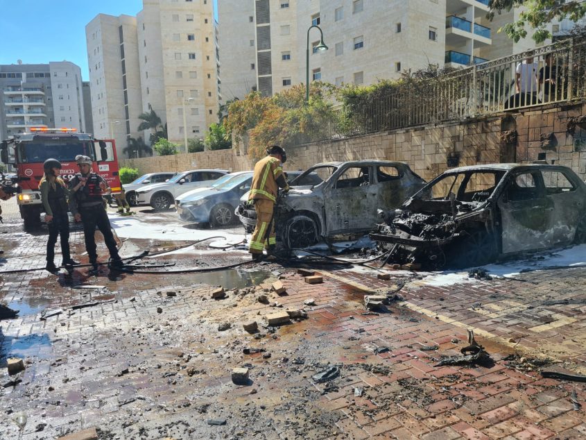 זירת הפגיעה באשקלון. צילום: דוברות כב"ה