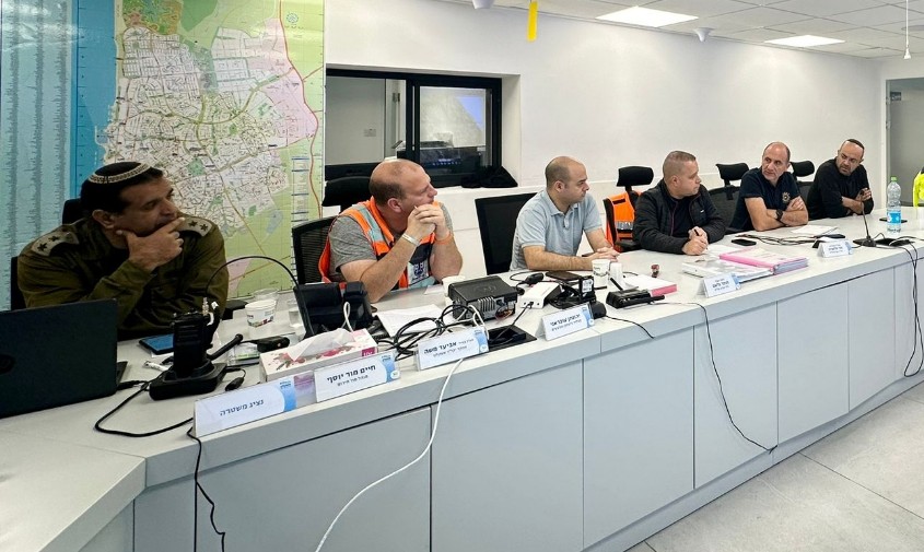 ישיבת הערכת מצב בחמ"ל העירוני. צילום: דוברות עיריית אשקלון
