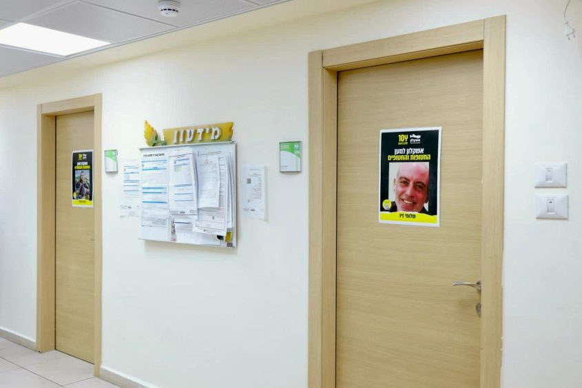 זוכרים את החטופים בעיריית אשקלון. צילום: אלדד עובדיה