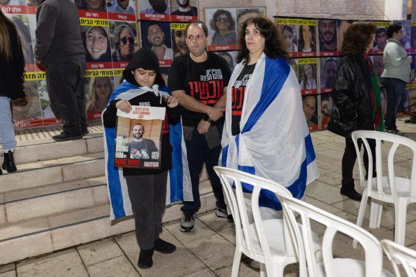 עצרת תמיכה במשפחות החטופים באשקלון. צילום: סיון מטודי