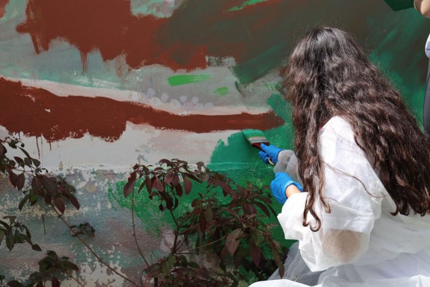 תלמידי אשקלון ביום המעשים הטובים. צילום: אלדד עובדיה