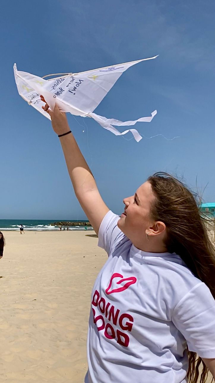 תלמידי אשקלון ביום המעשים הטובים. צילום: אלדד עובדיה