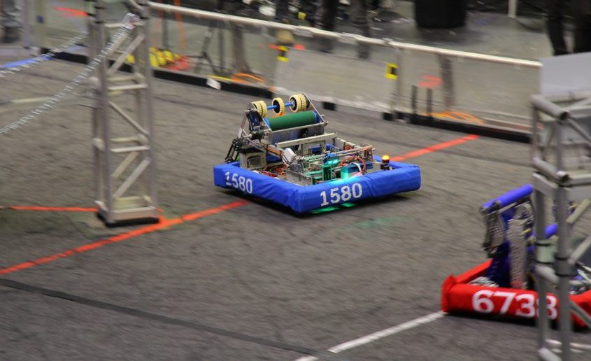 הרובוט של תלמידי מגמת הרובוטיקה שזכה בפרס השופטים