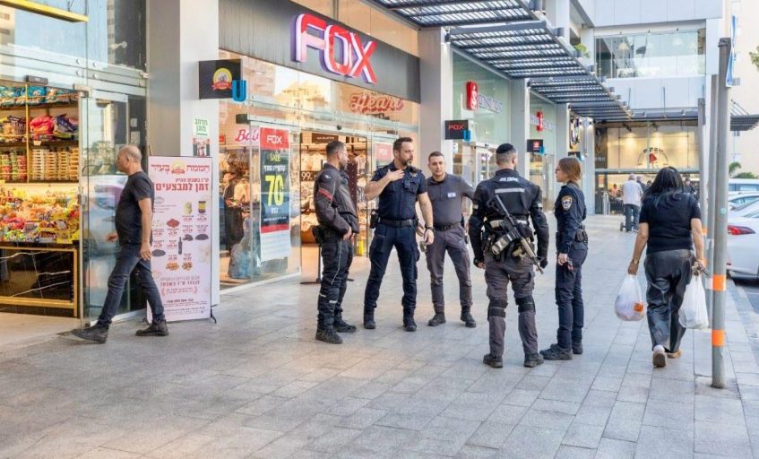 מבצע אכיפת מכירת נפצים וקפצונים. צילום: סיון מטודי