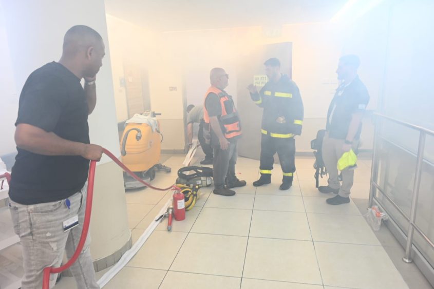 תרגיל כיבוי אש בביה"ח ברזילי. צילום: דוברת המרכז הרפואי ברזילי