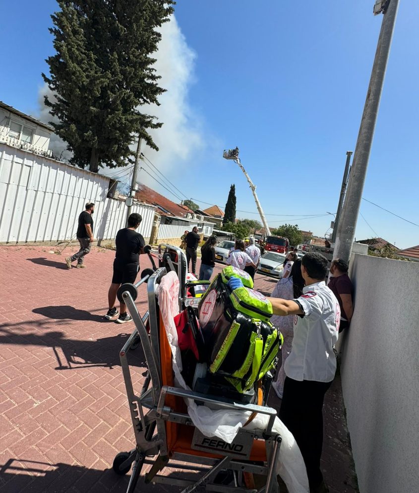 השריפה ברחוב זבולון. צילום: תיעוד מבצעי מד"א