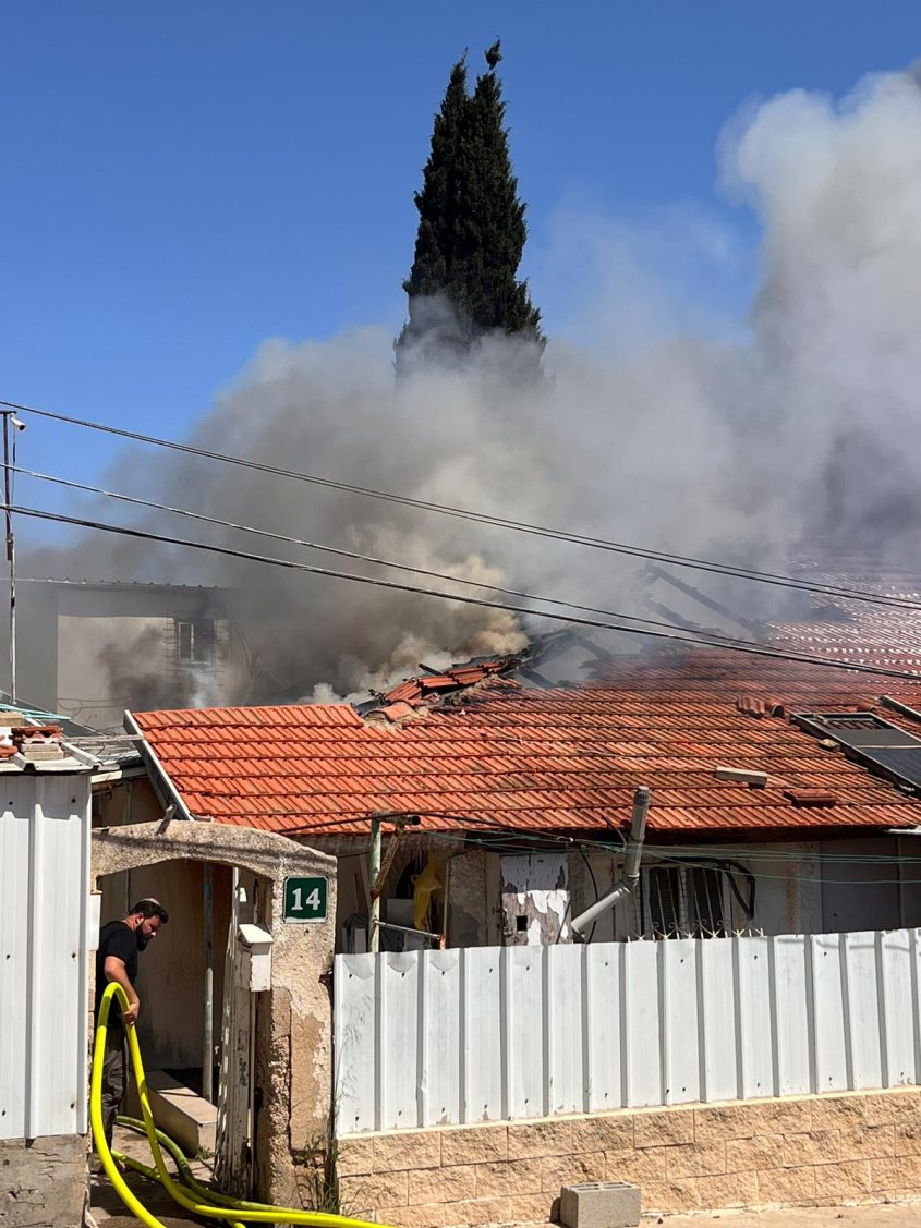 השריפה ברחוב זבולון. צילום: אלדד עובדיה, תיעוד מבצעי כבאות והצלה