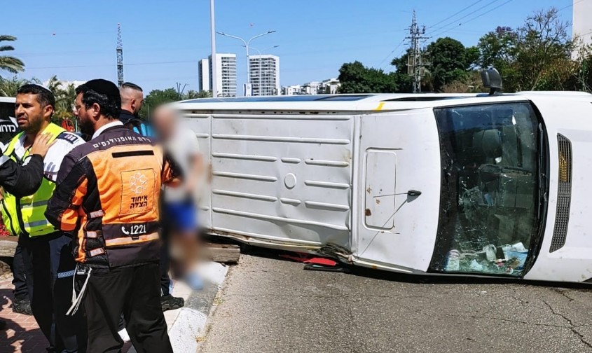 זירת התאונה בשד' בן גוריון. צילום: איחוד הצלה