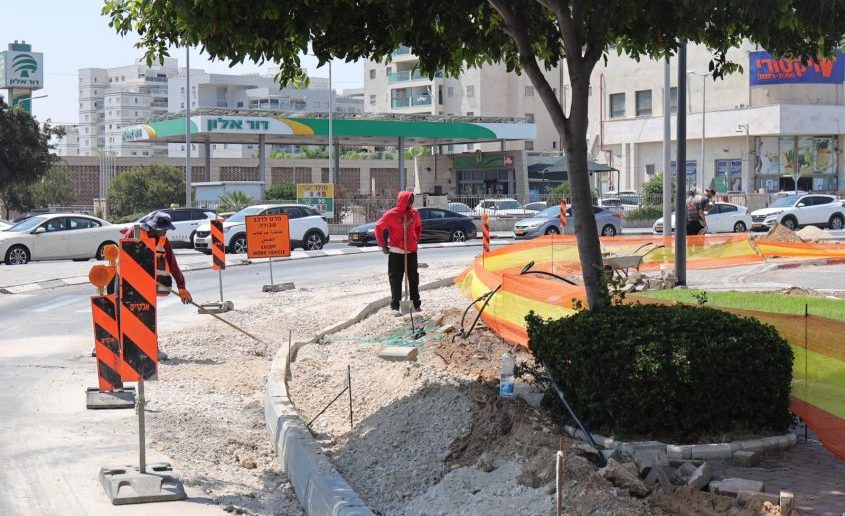 עבודות להקמת נתיב תחבורה חדש. צילום: אלדד עובדיה
