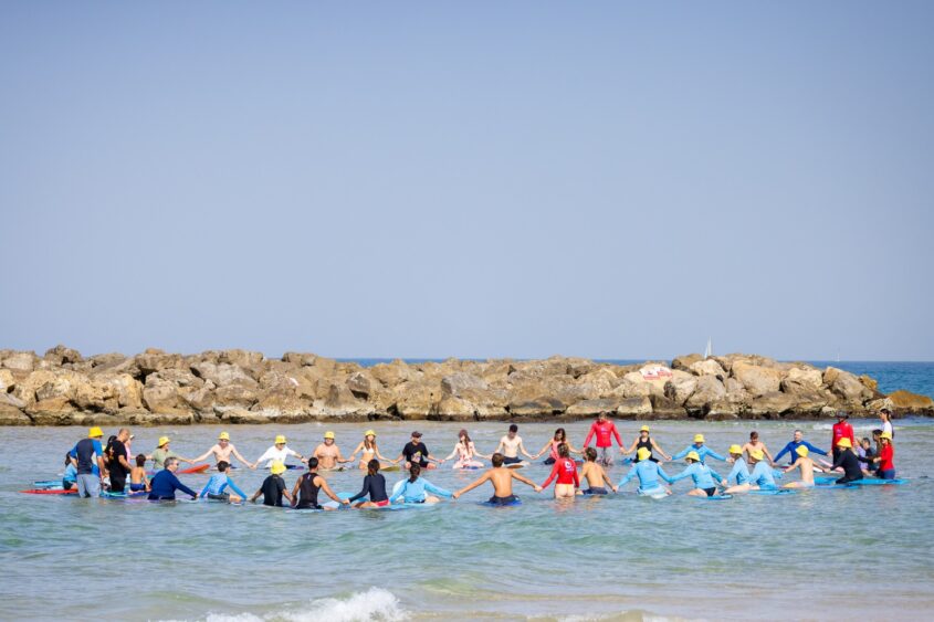 מעגל גלישה למען אוהד בן עמי. צילום: אלון גלבוע