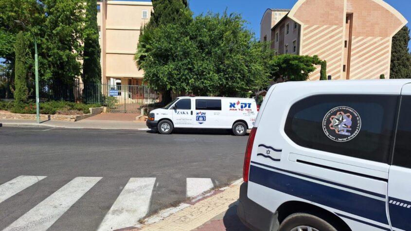 מחוץ לזירת האירוע בשד' בן גוריון. צילום: דוברות זק"א