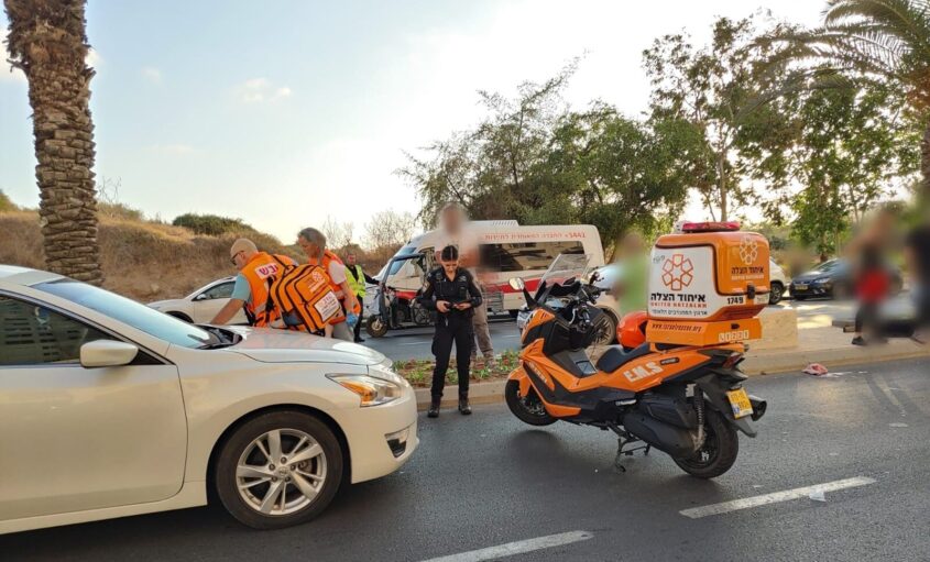 זירת התאונה בשד' בן גוריון. צילום: איחוד הצלה