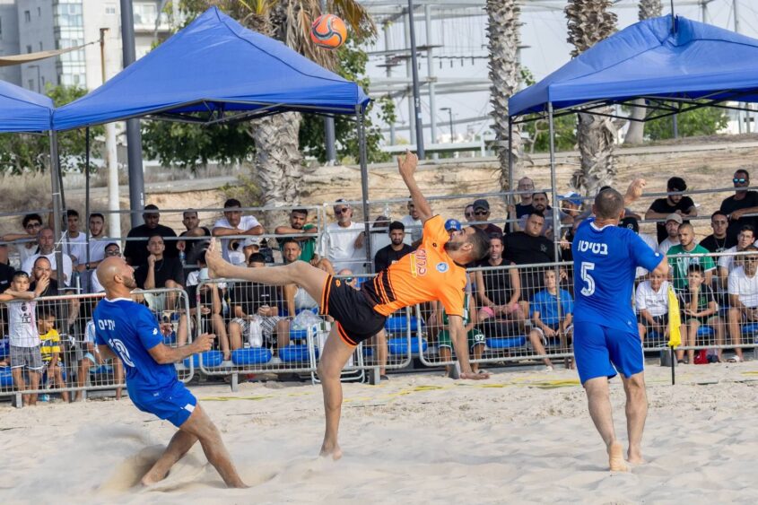 גמר ליגת כדורגל חופים. צילום: סיון מטודי