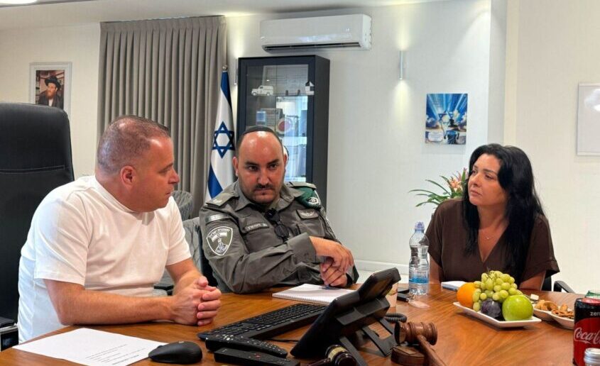 מפגש עם הנהלת יד לבנים. צילום: דוברות עיריית אשקלון