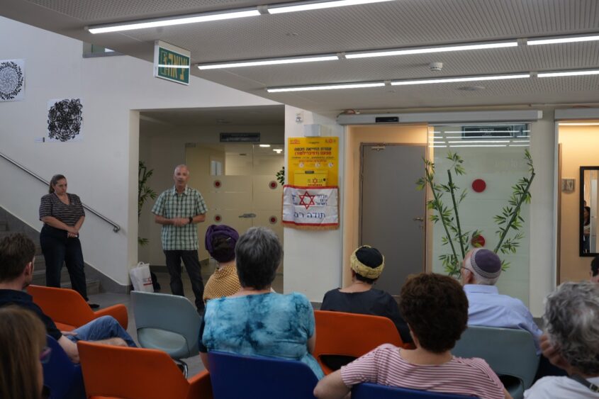 עמדת דפיברילטור לזכרה של נעמי דגני. צילום: דוברות מד"א