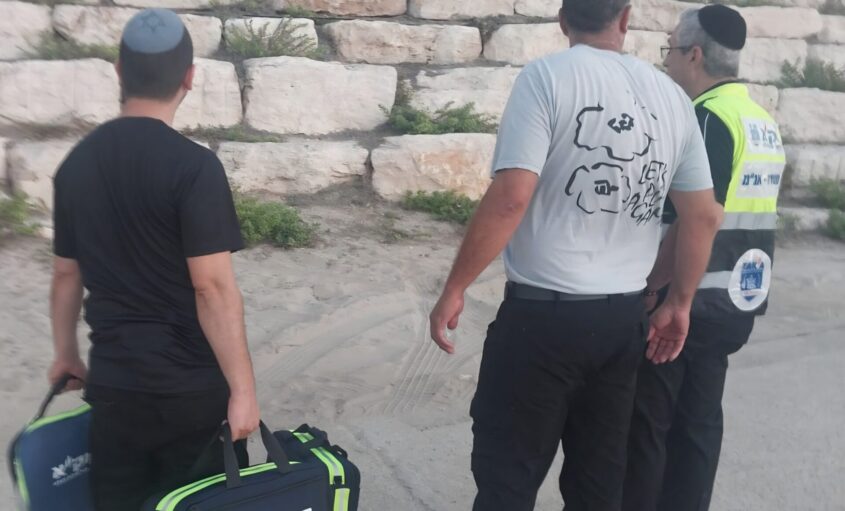 מתנדבי זק"א בזירה. צילום: דוברות זק"א