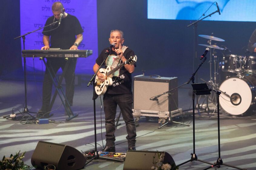 חיים אוליאל במופע מחווה לזוהרה אלפסיה ז"ל. צילום: סיון מטודי
