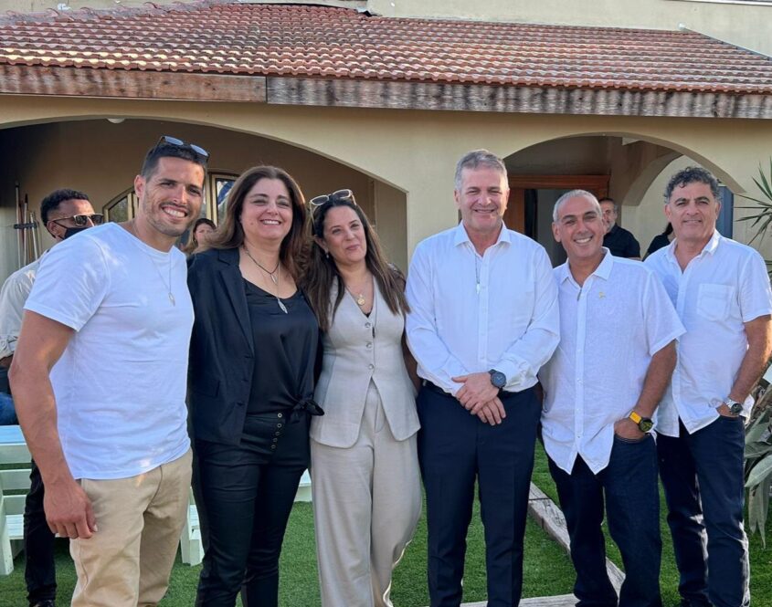 משמאל: איזו מויסה, סוזן בר, גל איובי, יואב קיש, אלון קרן מנכ"ל מכינות אופק יוסי מלכה