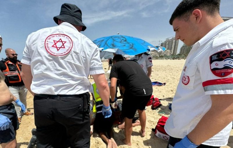 החייאה בחוף הים באשקלון. צילום ארכיון: דוברות מד"א