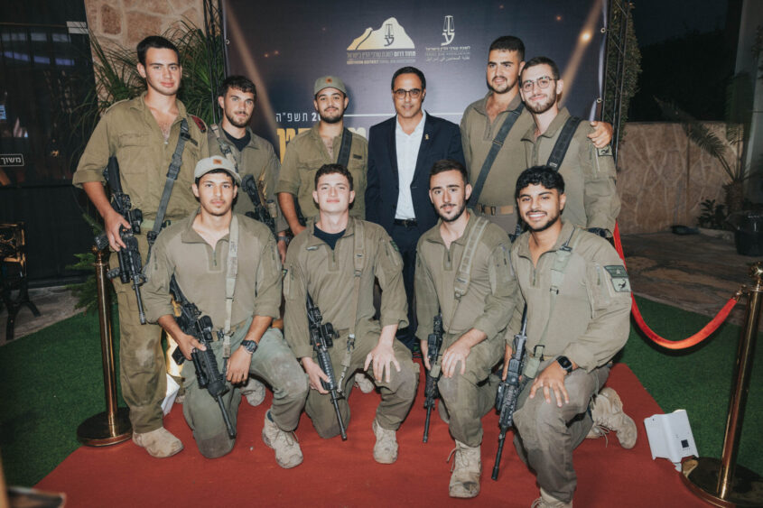 עו"ד דנוך והלוחמים בטקס פתיחת שנת המשפט. צילום: אוהד שביט