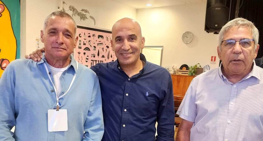 מימין: אורי דורמן, עמית יפרח וירון בלחסן. צילום: ארגון מגדלי הפירות בישראל