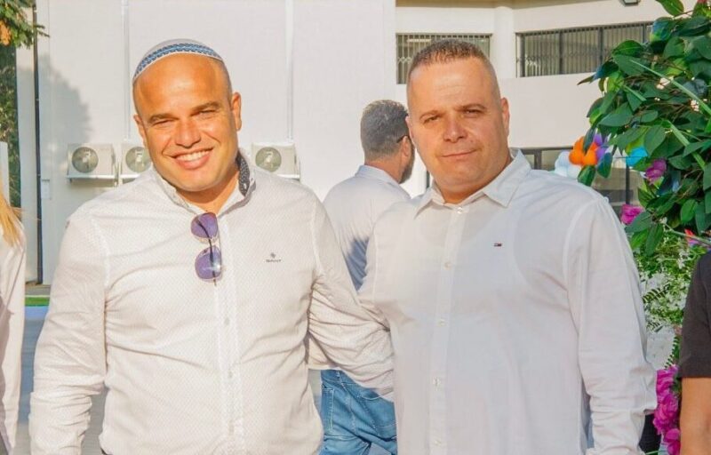 רה"ע תומר גלאם וראש מינהל החינוך יובל זוזט. צילום: דוברות עיריית אשקלון