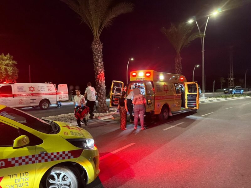 זירת התאונה ברחוב שמעון פרס. צילום: מד"א