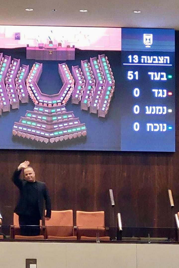 תומר גלאם בעת ההצבעה בכנסת