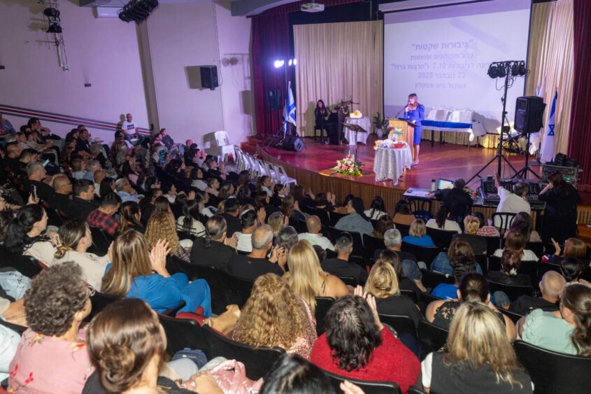 ערב הקראת מונולוגים. צילום: סיון מטודי