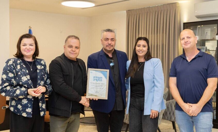 פרידה ממנהל מכבי מרחב אשקלון היוצא. צילום: סיון מטודי